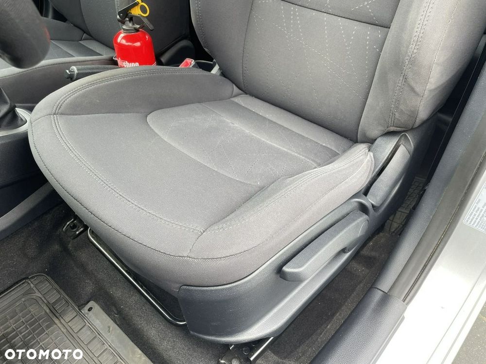 Kia Rio - 12