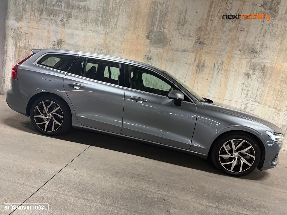 Volvo V60 2.0 T8 AWD TE Momentum Plus - 4
