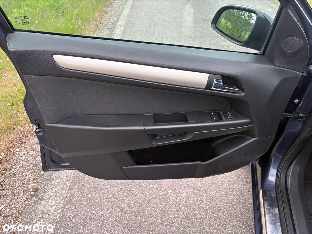 Opel Astra 1.6 Color Edition - 21
