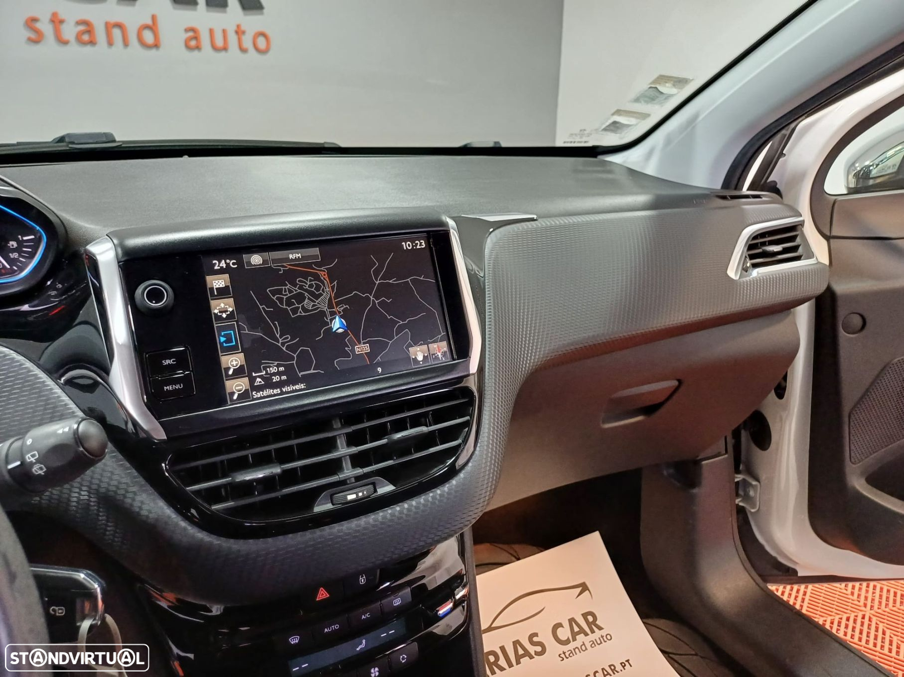 Peugeot 2008 1.2 PureTech Allure - 19