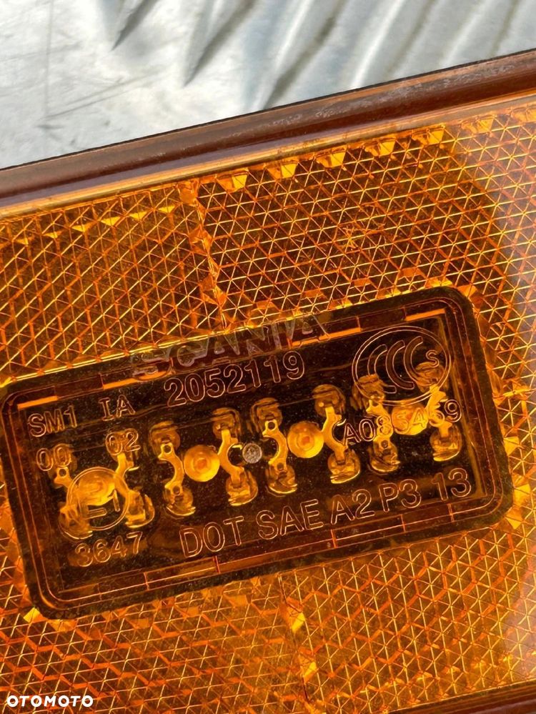 BOCZNE ŚWIATŁO LAMPA OBRYSOWA SCANIA R - 2