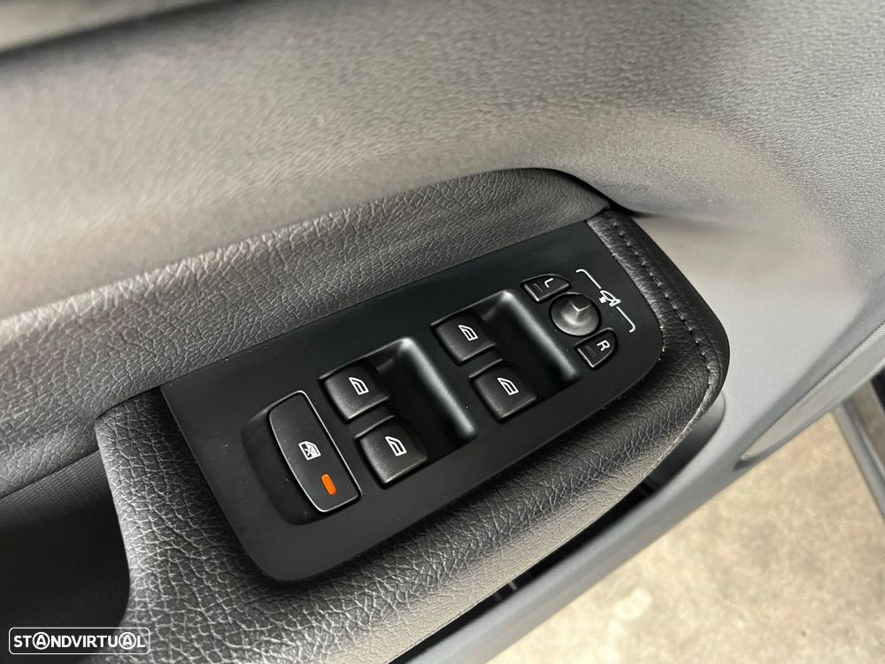 Volvo XC 60 2.0 B4 R-Design Geartronic - 16