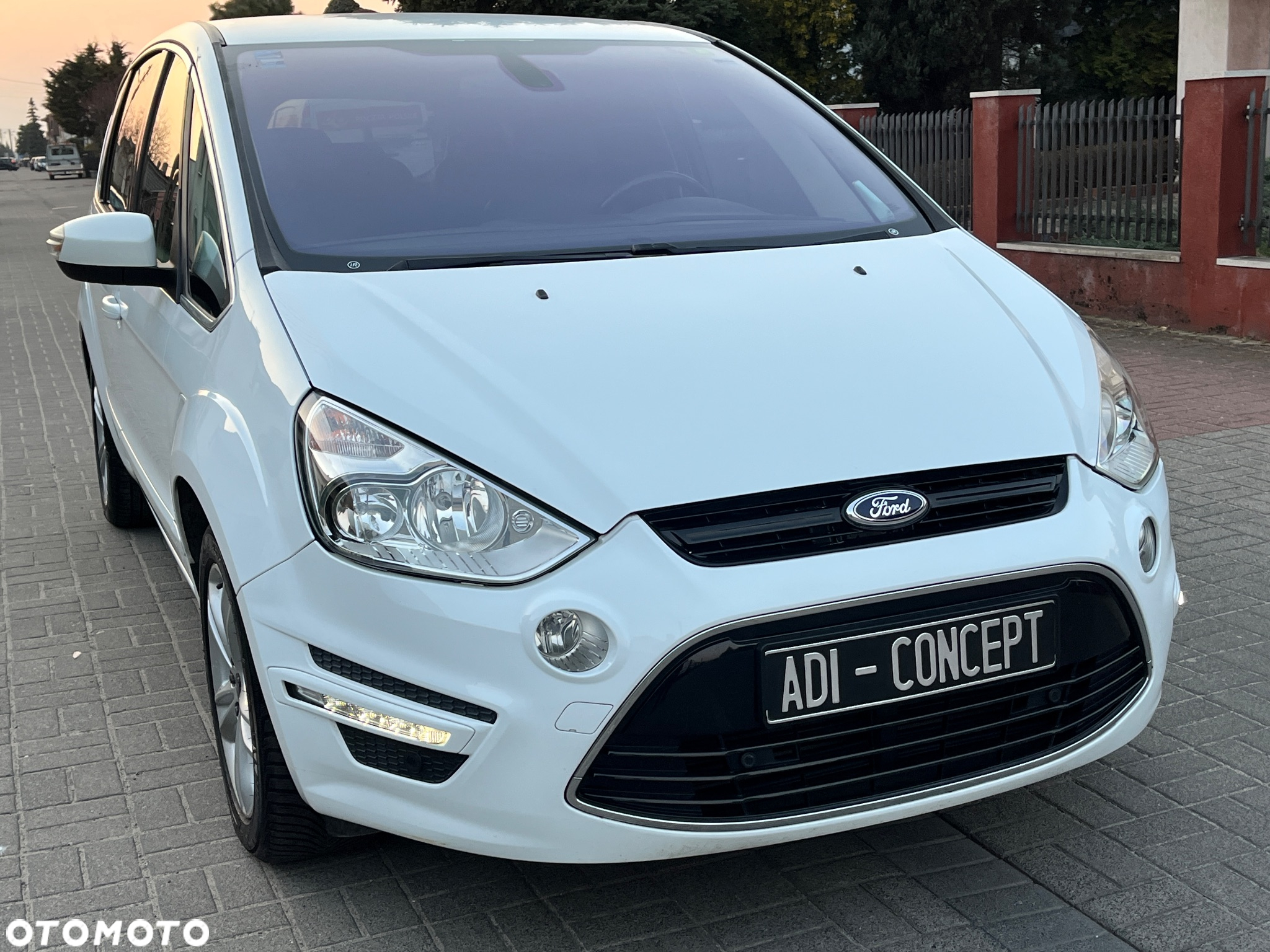 Ford S-Max 2.0 TDCi DPF Titanium - 12