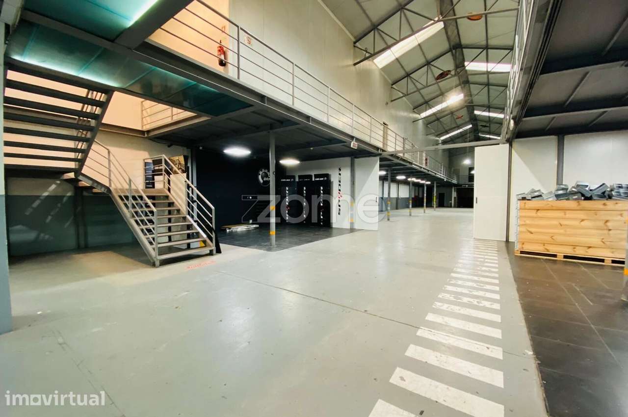 Armazém industrial, localizado em Matosinhos. - Grande imagem: 5/36