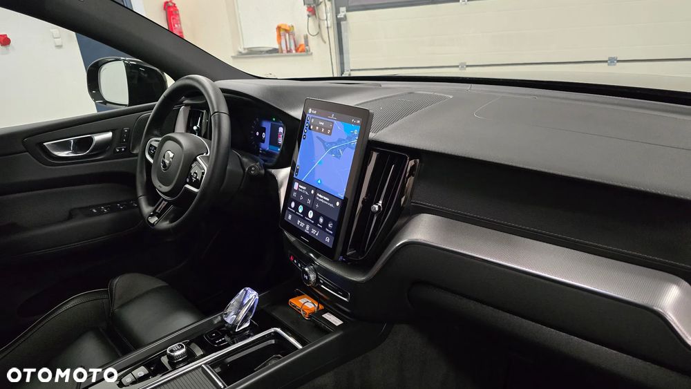 Volvo XC 60 B5 B AWD Ultimate Black Edition - 24