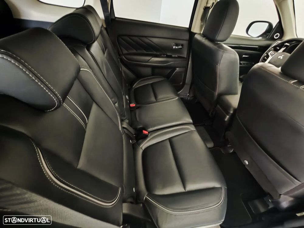 Mitsubishi Outlander - 54