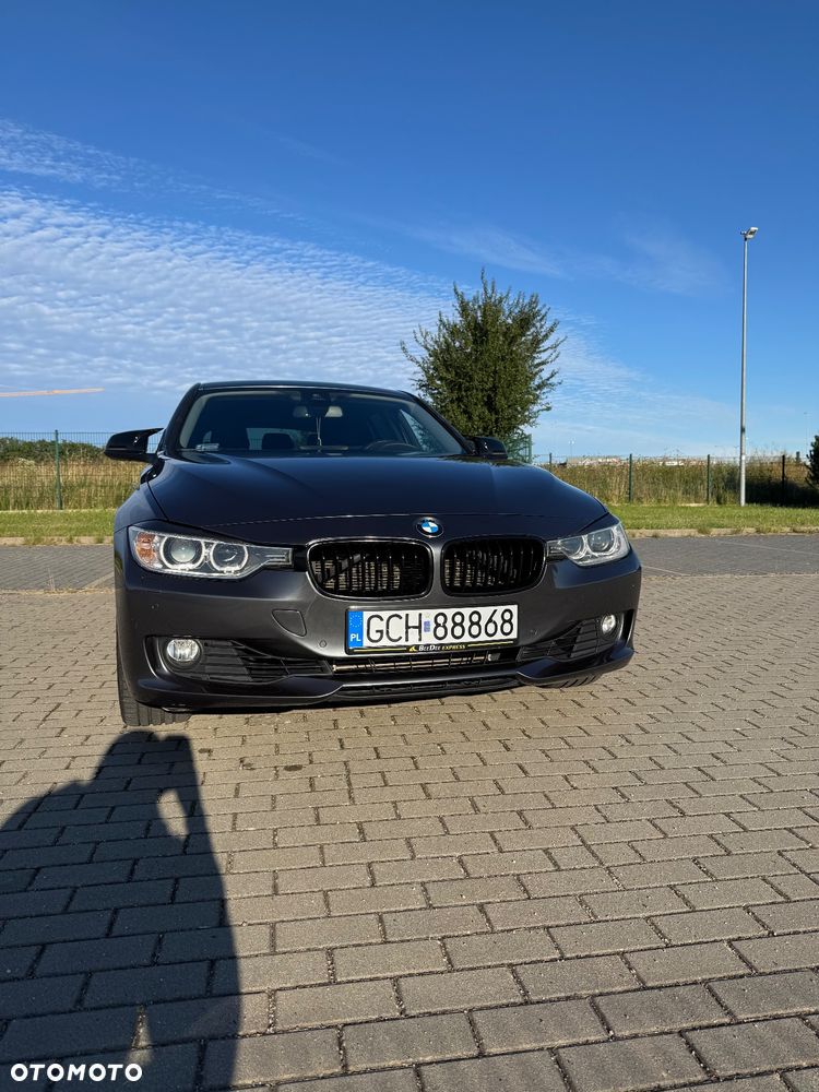 BMW Seria 3 328i Touring - 2