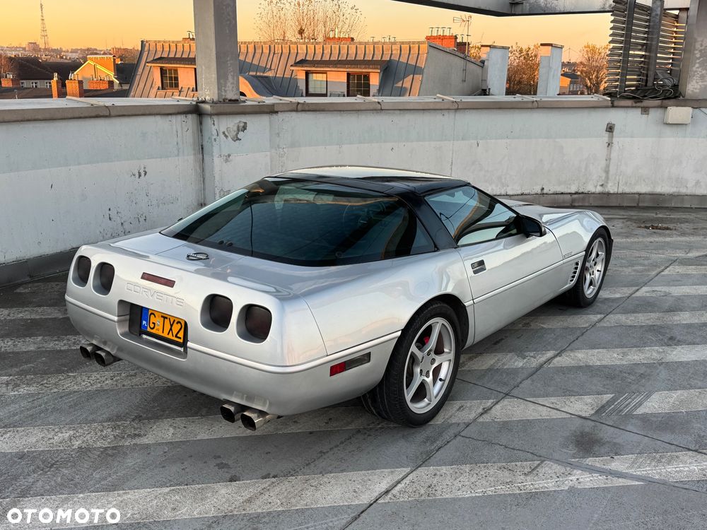 Chevrolet Corvette - 4