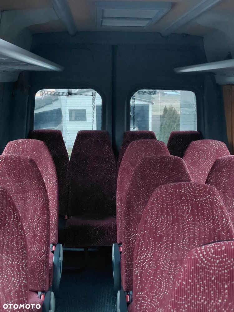 Mercedes-Benz Sprinter - 11