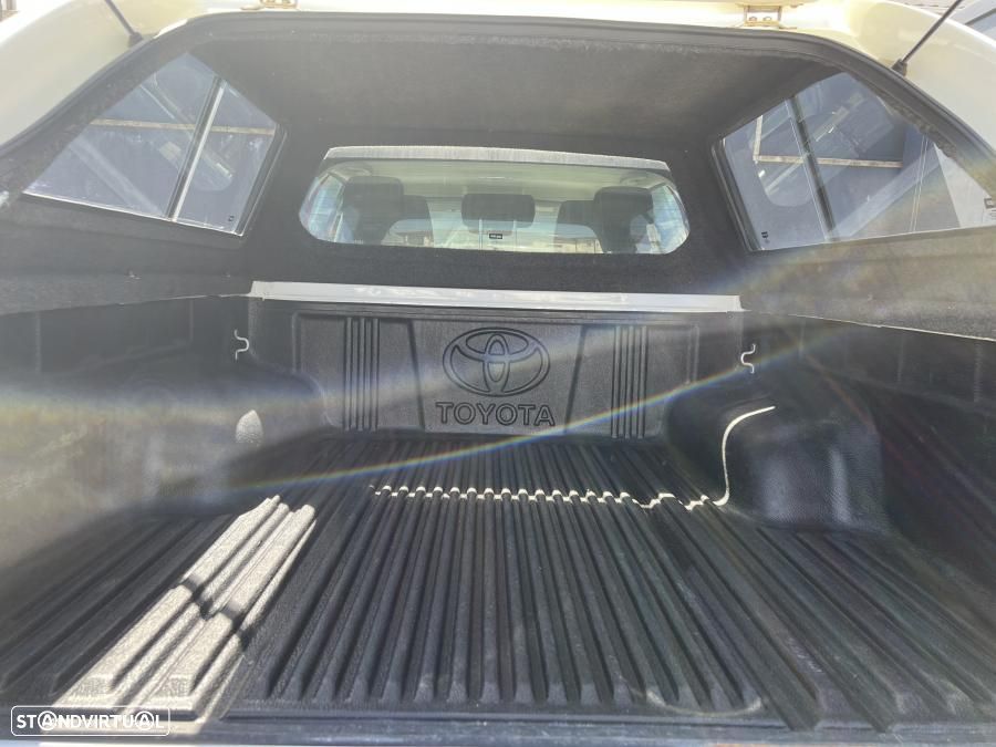 Toyota Hilux 2.4 D-4D 4WD CD CM - 7