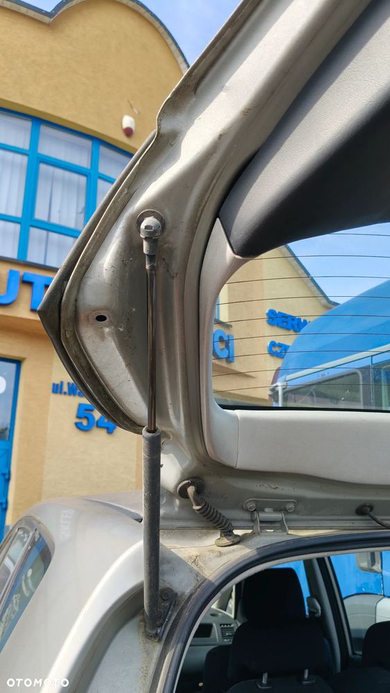 Klapa bagażnika Toyota Corolla Verso 01-04 1D9 - 16