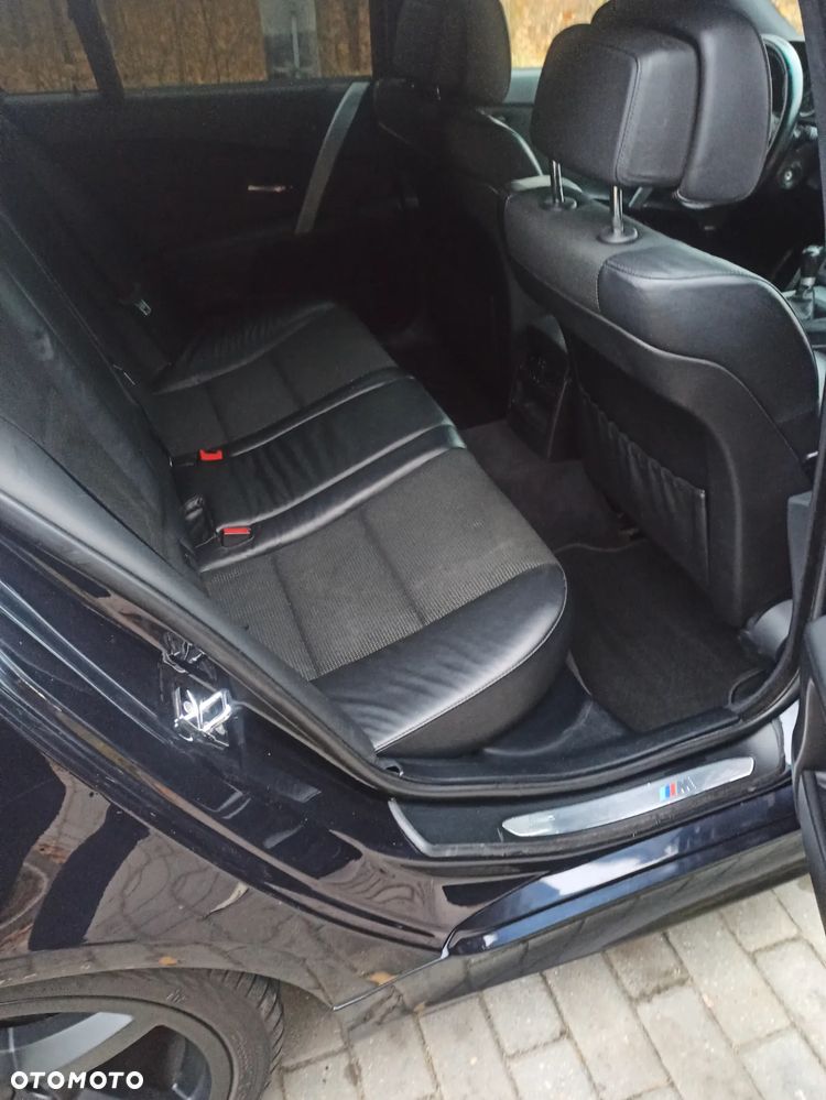 BMW Seria 5 525i Touring - 13