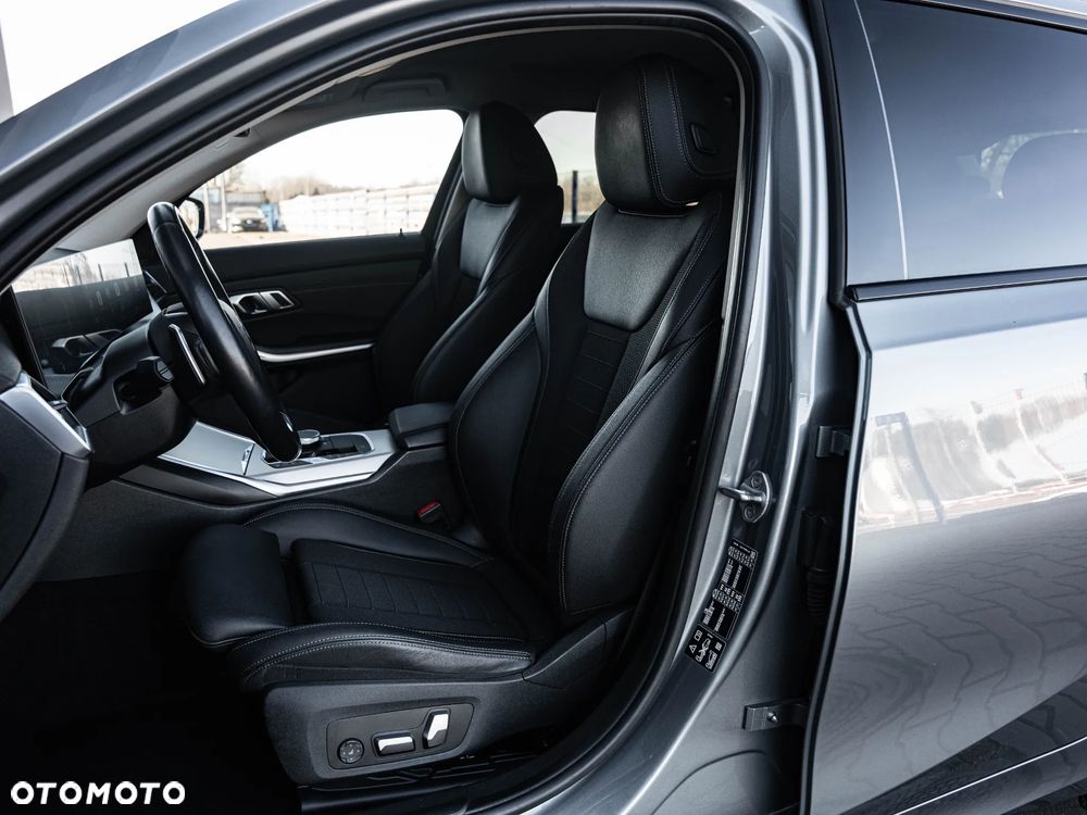 BMW Seria 3 320d xDrive Sport Line Shadow - 23