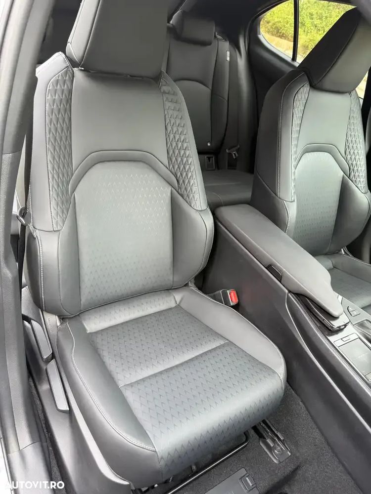 Lexus UX 250h FWD Executive - 10