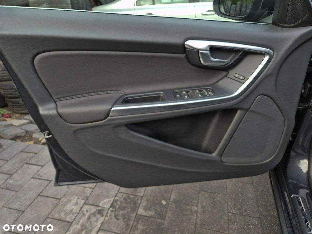 Volvo V60 D3 Momentum - 14