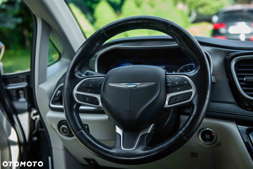 Chrysler Pacifica - 17