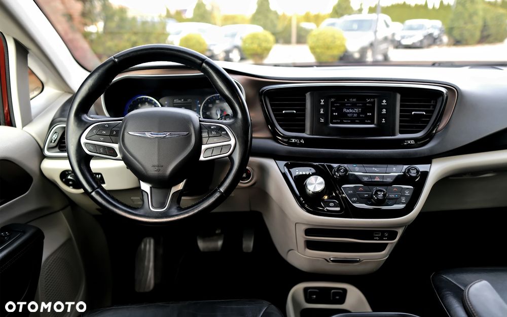 Chrysler Pacifica - 25