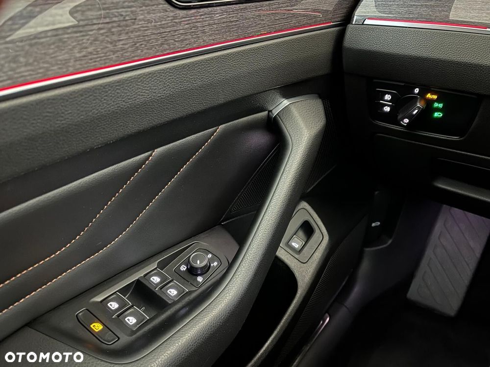 Volkswagen Passat Variant 2.0 TSI Elegance DSG - 16