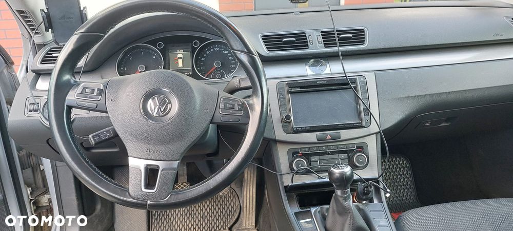 Volkswagen Passat 2.0 TDI Comfortline - 9