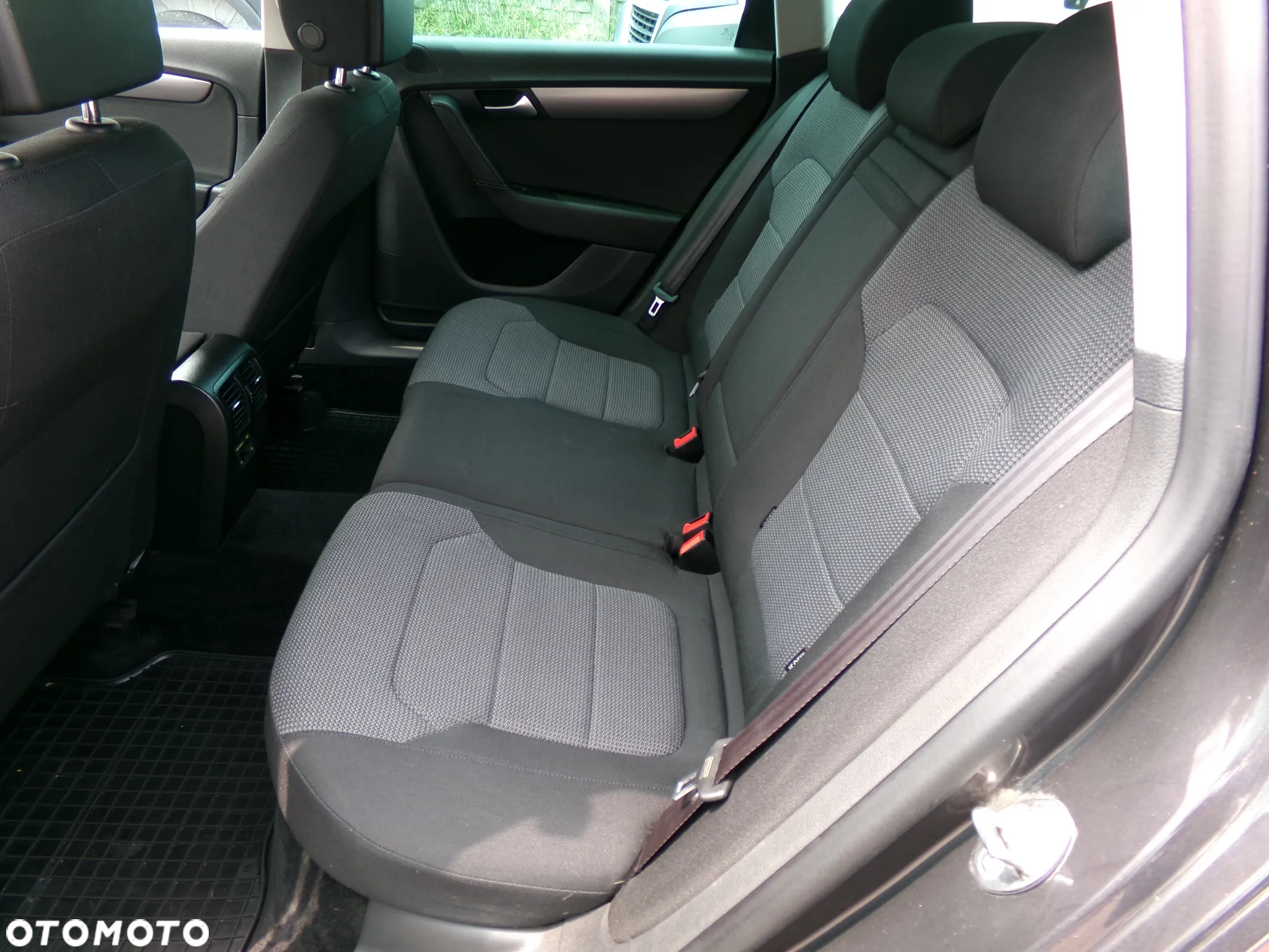 Volkswagen Passat 2.0 TDI Comfortline - 9