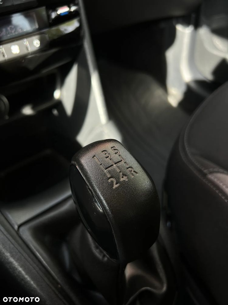 Peugeot 208 - 23