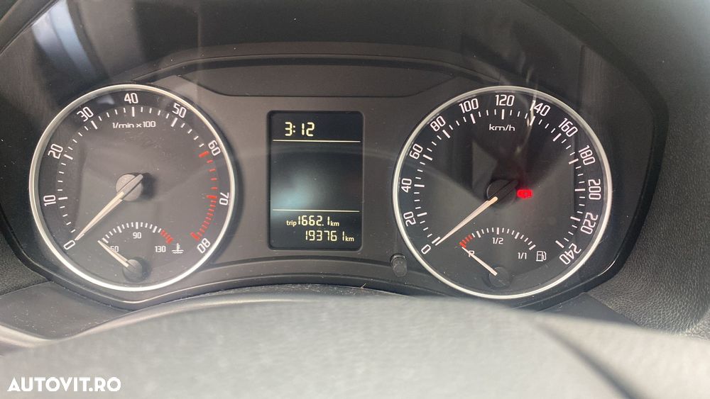 Skoda Octavia 1.6 MPI Ambiente - 8