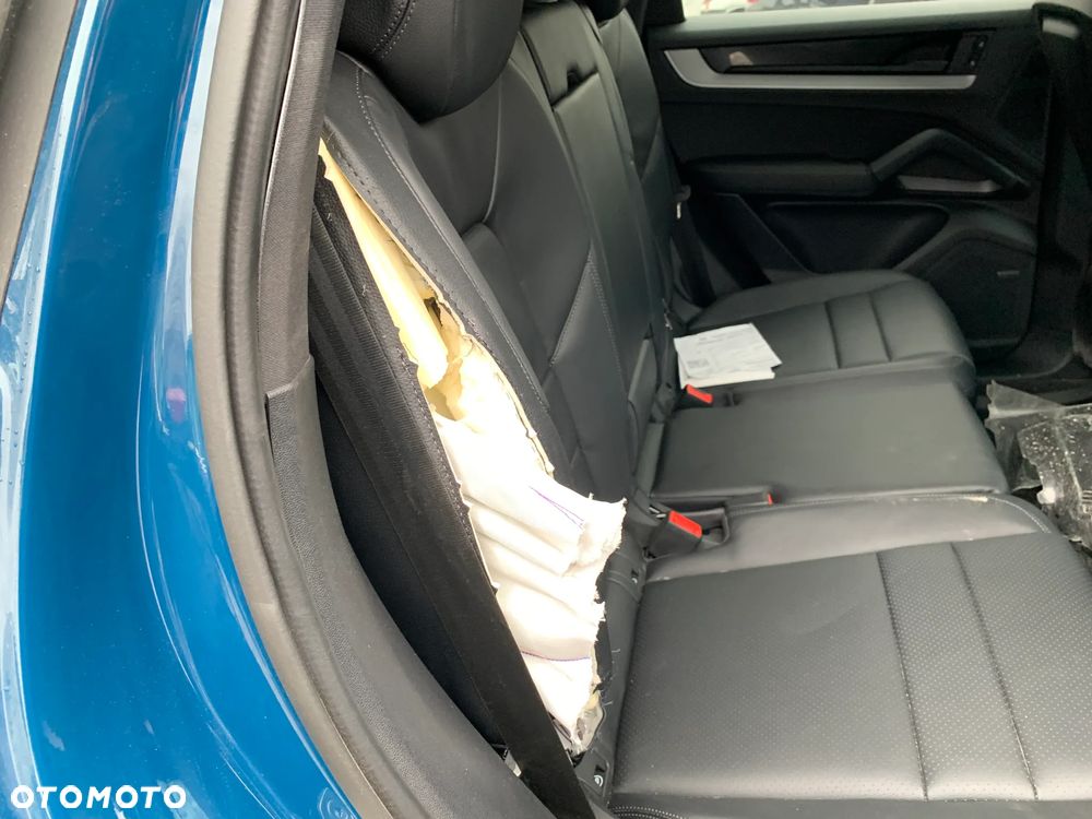 Porsche Cayenne - 18