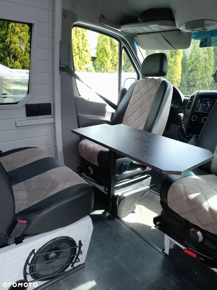 Mercedes-Benz Sprinter 319 - 12