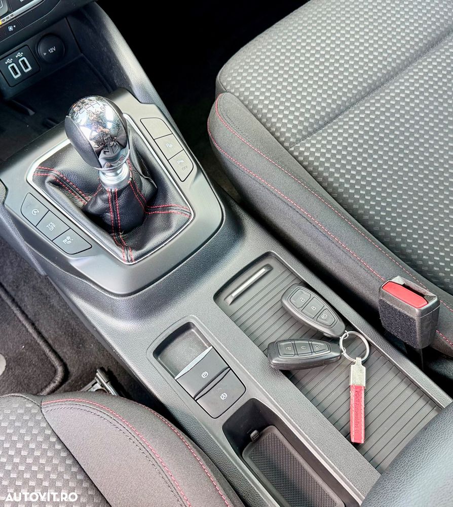 Ford Focus 1.5 EcoBlue Start-Stopp-System ST-LINE - 15