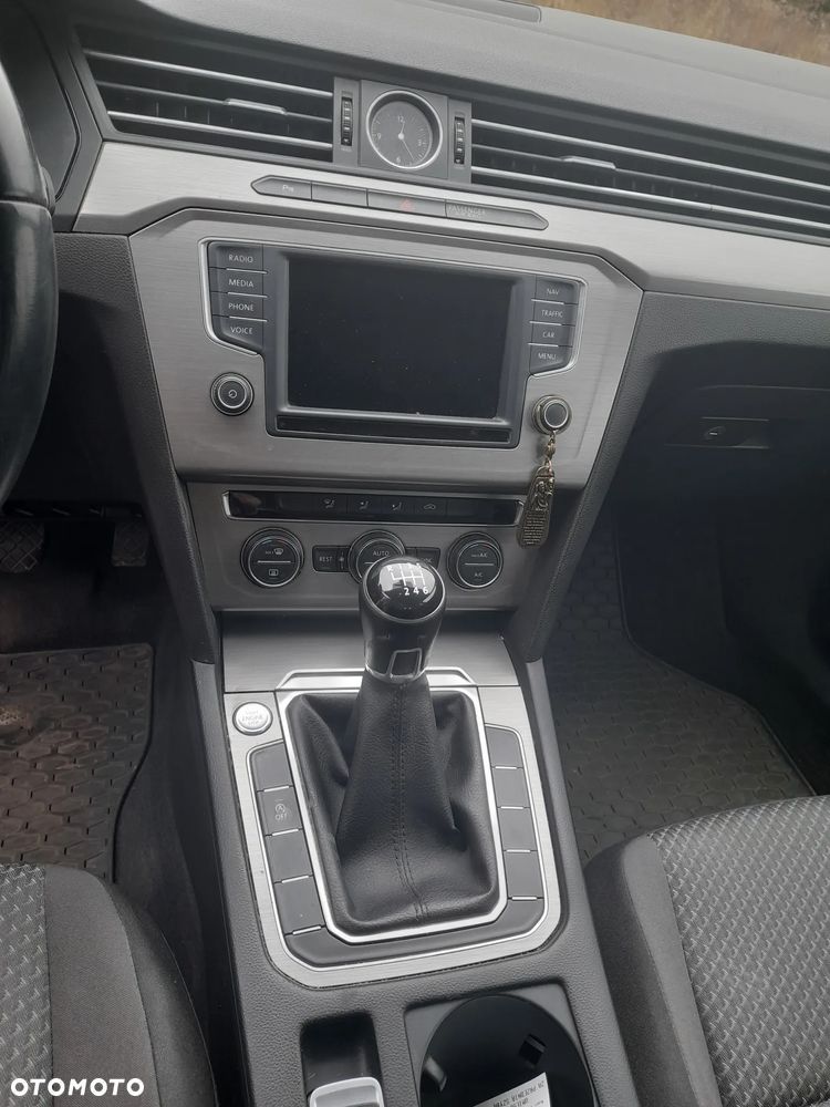 Volkswagen Passat 1.6 TDI BMT Comfortline - 5
