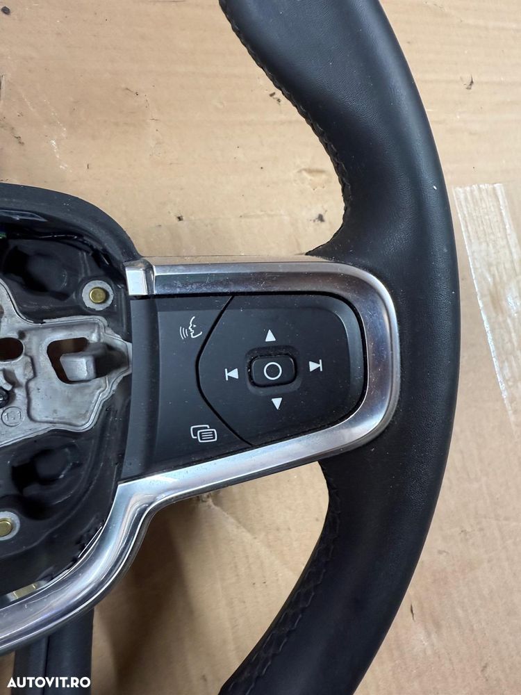 Volan piele cu comenzi VOLVO XC40 an 2023 stare foarte buna 12.000 km - 3