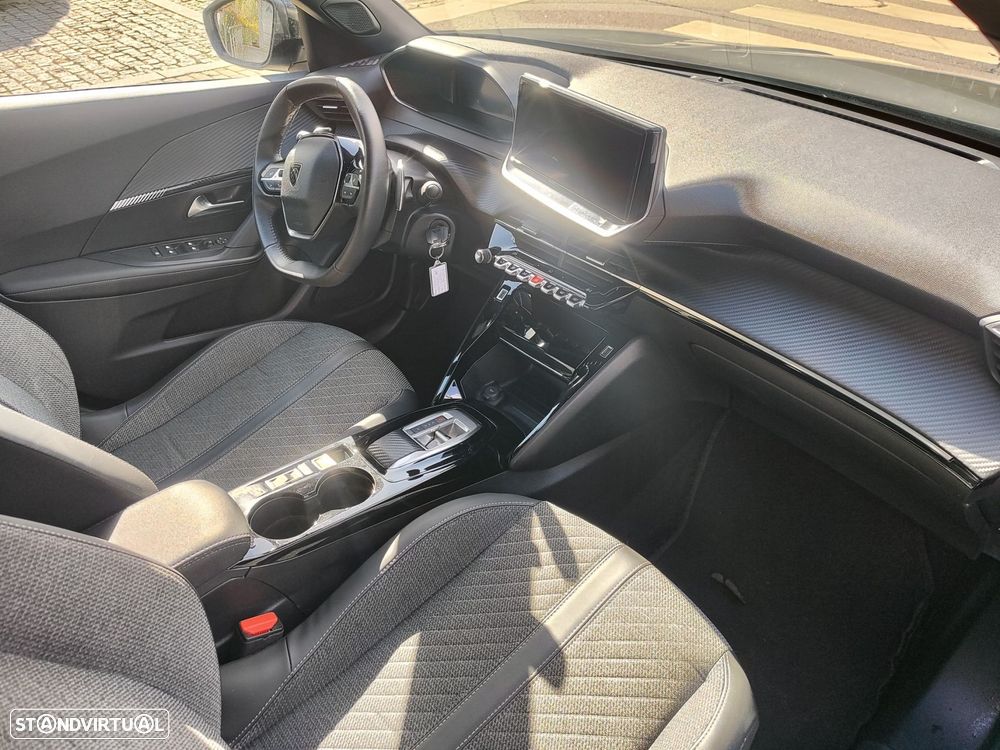 Peugeot 2008 1.2 PureTech Allure EAT8 - 19