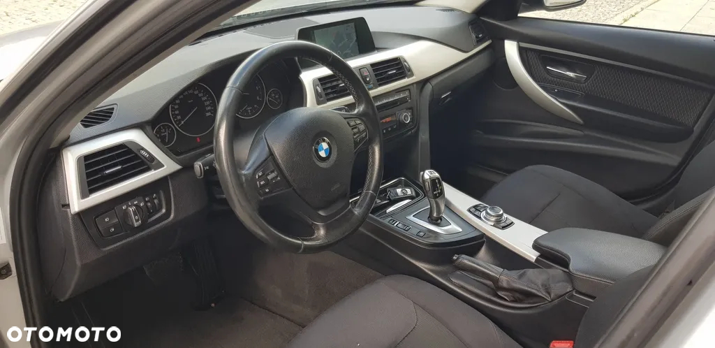 BMW Seria 3 318d DPF Touring Edition Sport - 10