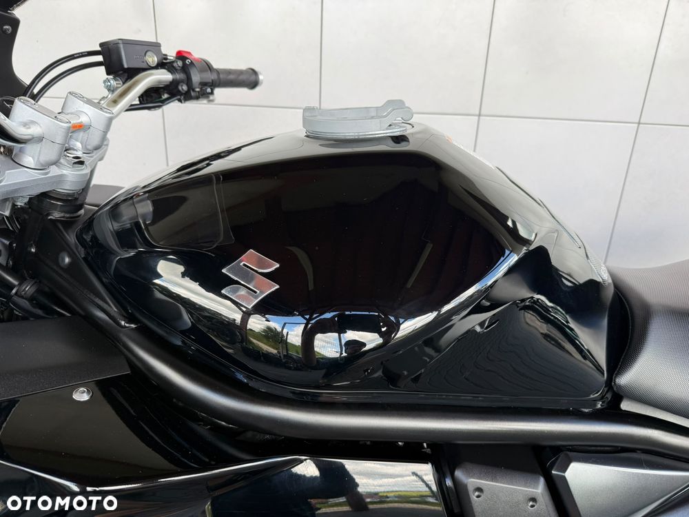 Suzuki GSX - 19
