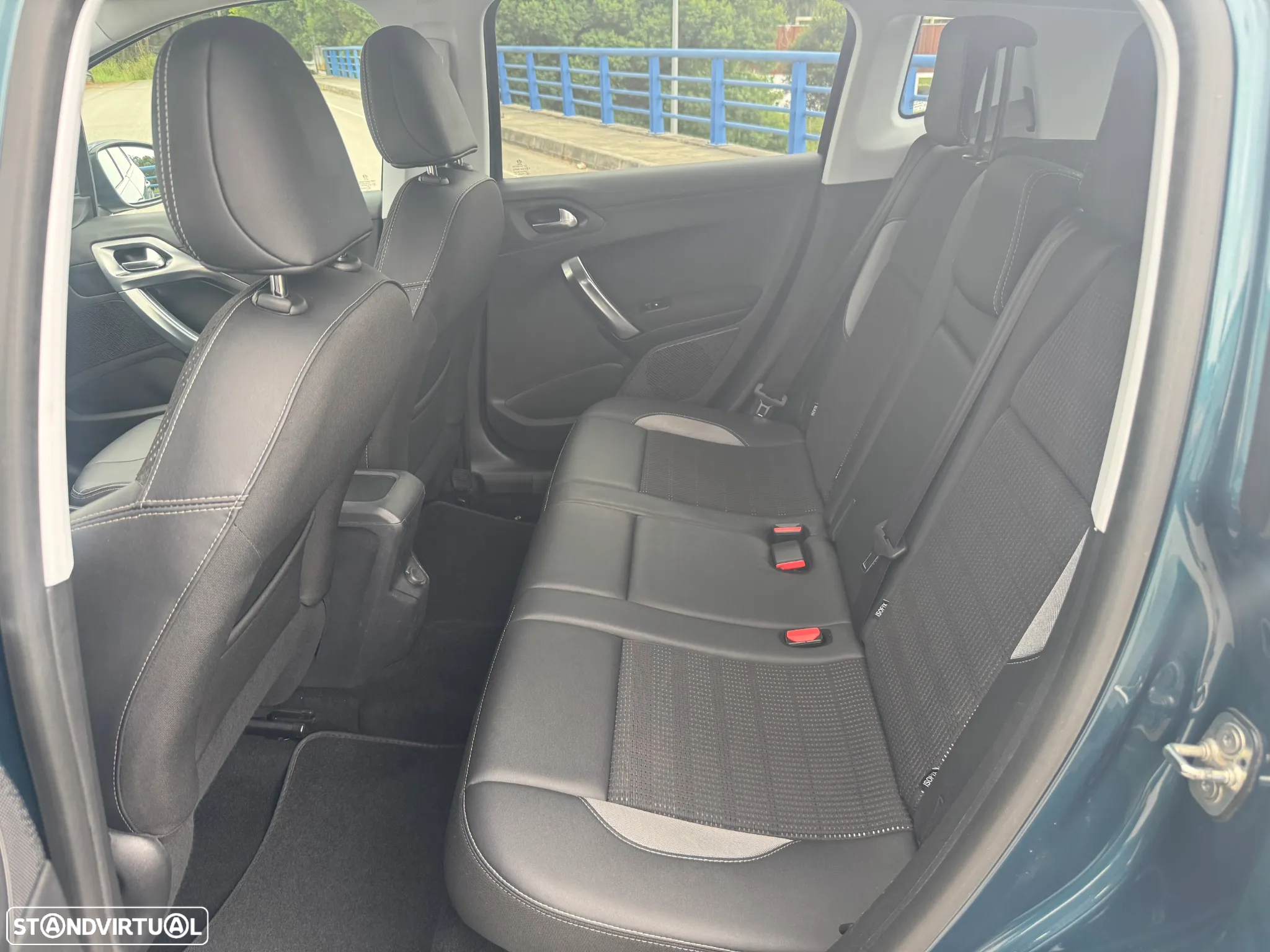 Peugeot 2008 1.2 PureTech Allure - 18