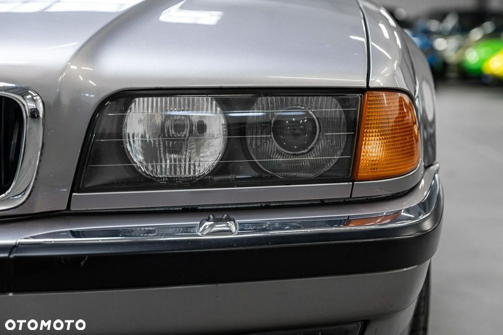 BMW Seria 7 740i V8 - 18