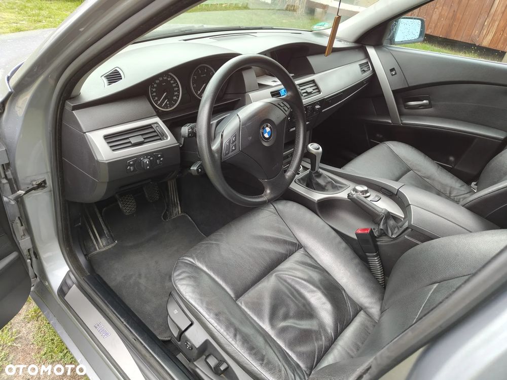 BMW Seria 5 520i - 4