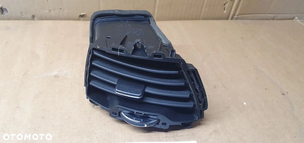 Kratka nawiewu powietrza prawy przód przednia prawa Kia Sportage III 97490-3W000 - 1