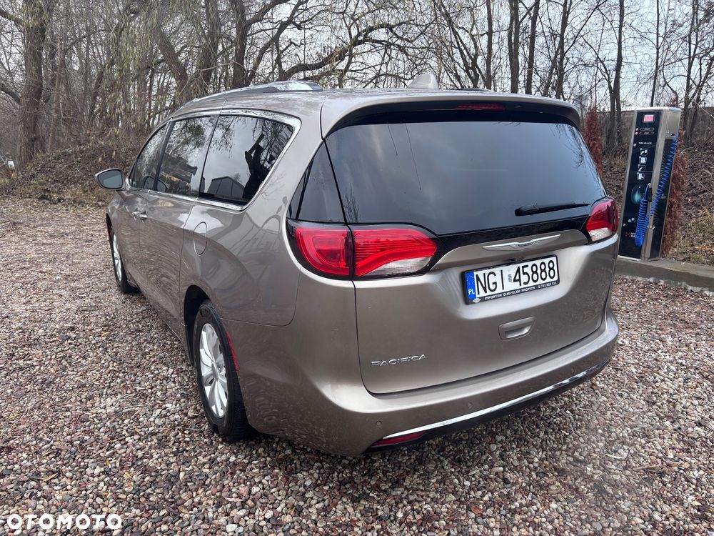 Chrysler Pacifica - 8