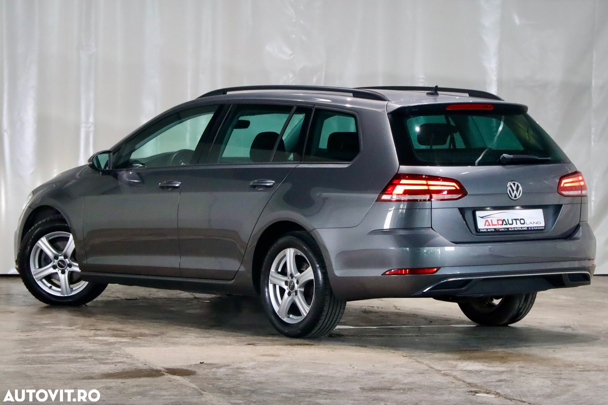 Volkswagen Golf 1.6 TDI DSG Comfortline - 4