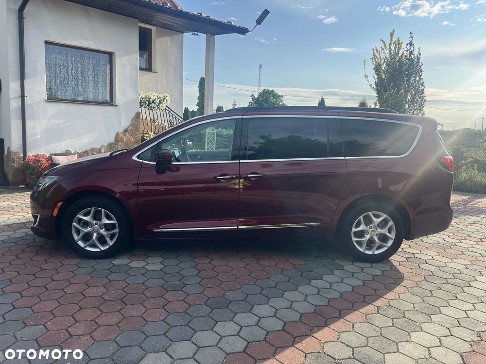 Chrysler Pacifica - 8