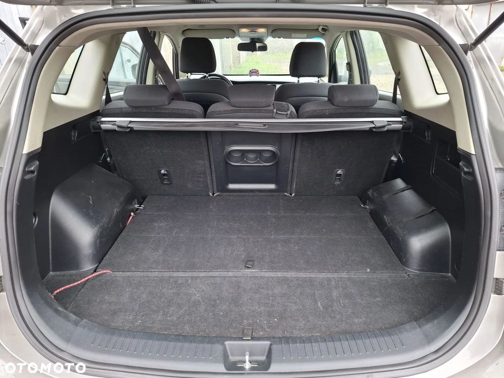 Kia Carens - 3