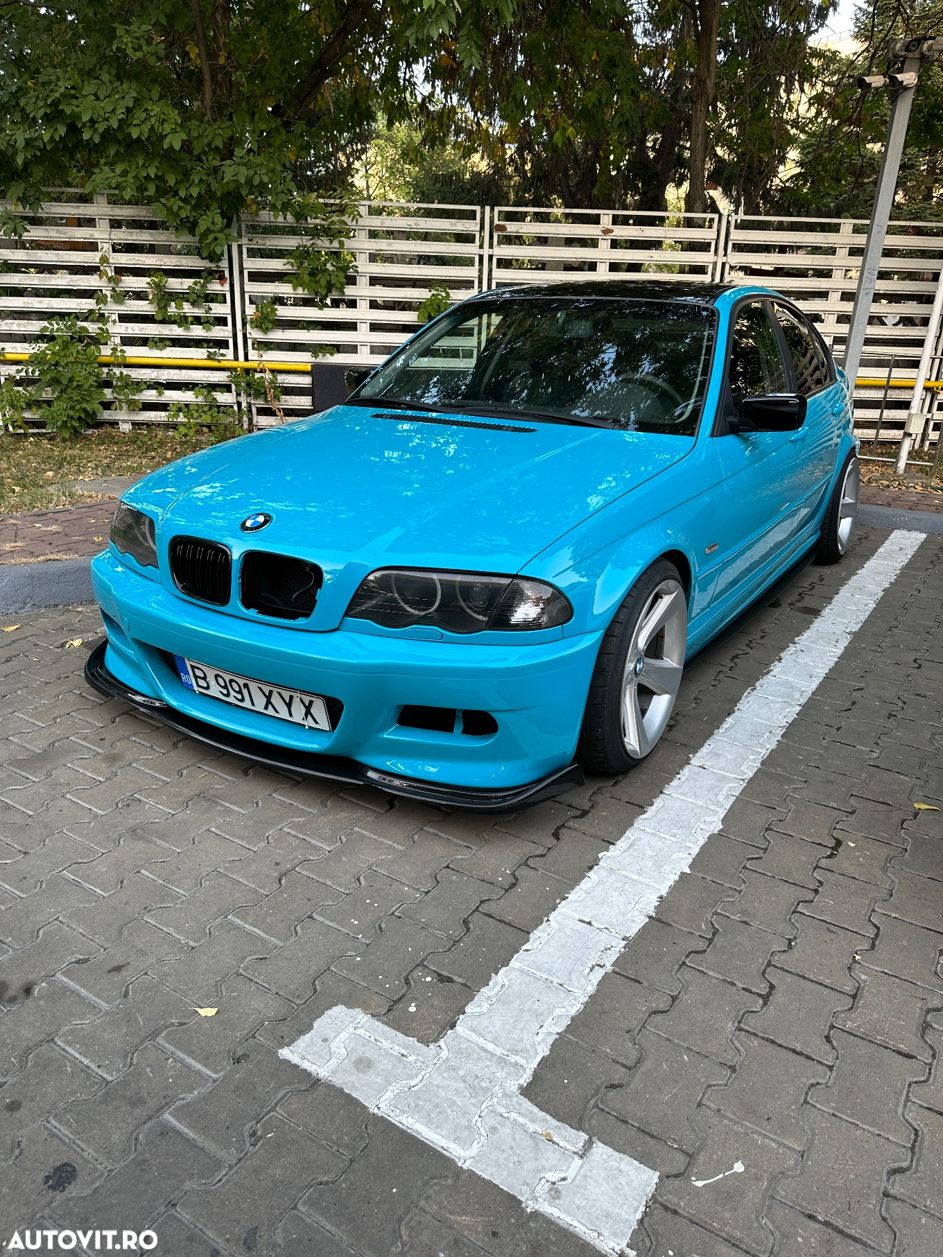 BMW Seria 3 325i - 4