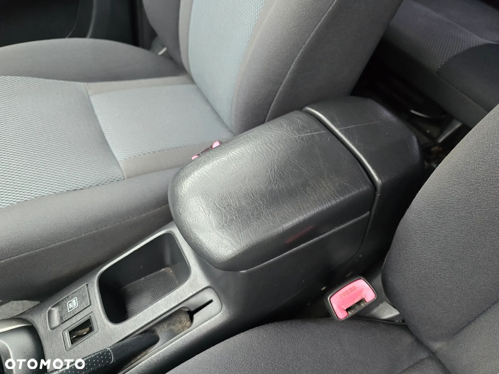 Toyota RAV4 2.0 VVT-i 4x4 - 33