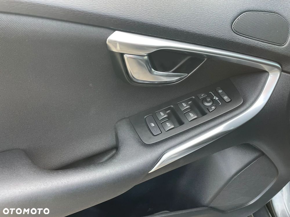 Volvo V40 D2 Summum - 13