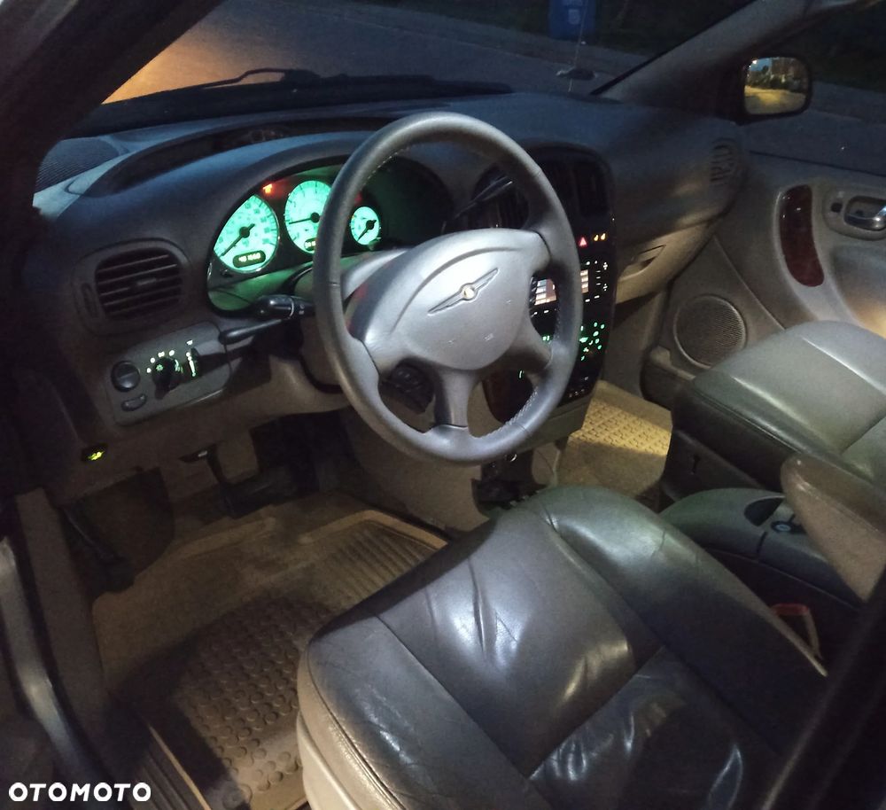 Chrysler Town & Country 3.8 - 9