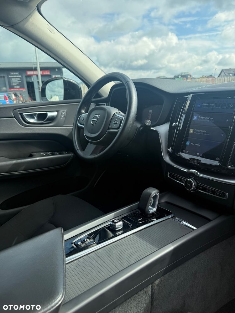 Volvo XC 60 B4 D AWD Geartronic Momentum Pro - 28