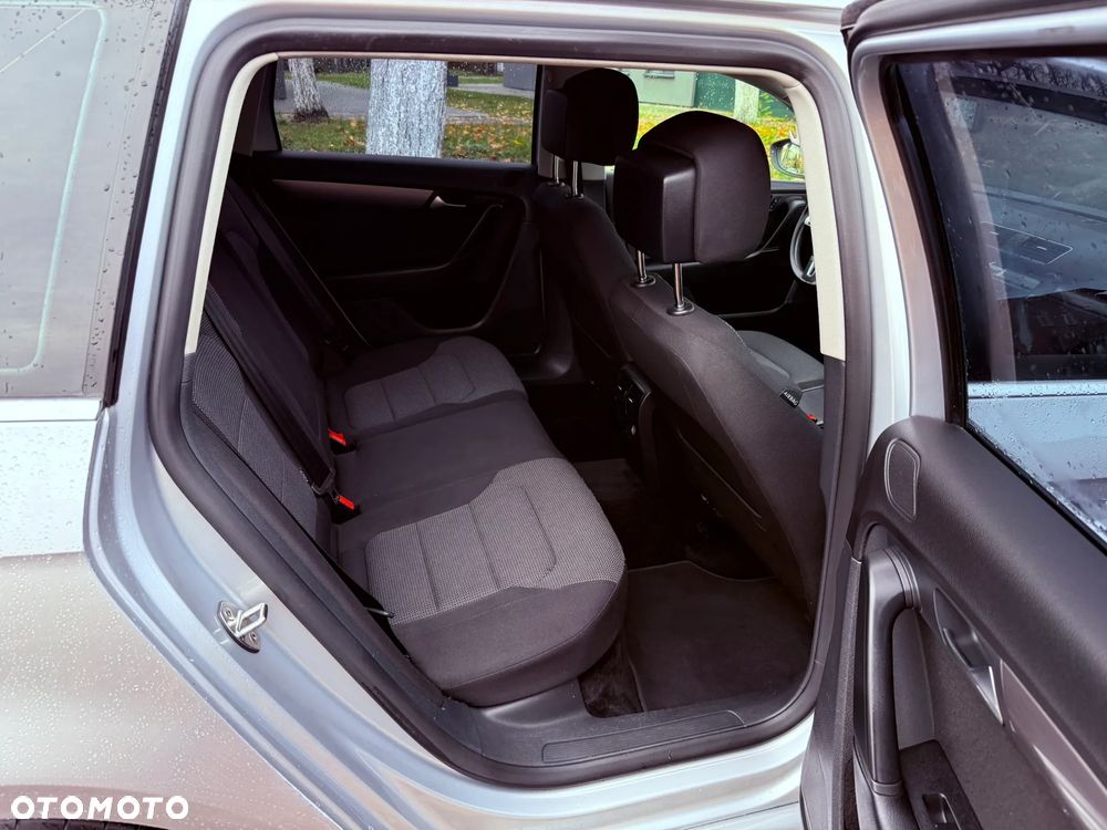 Volkswagen Passat - 10