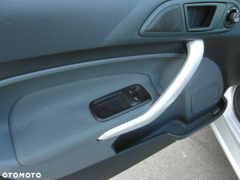 Ford Fiesta 1.25 Celebration - 17