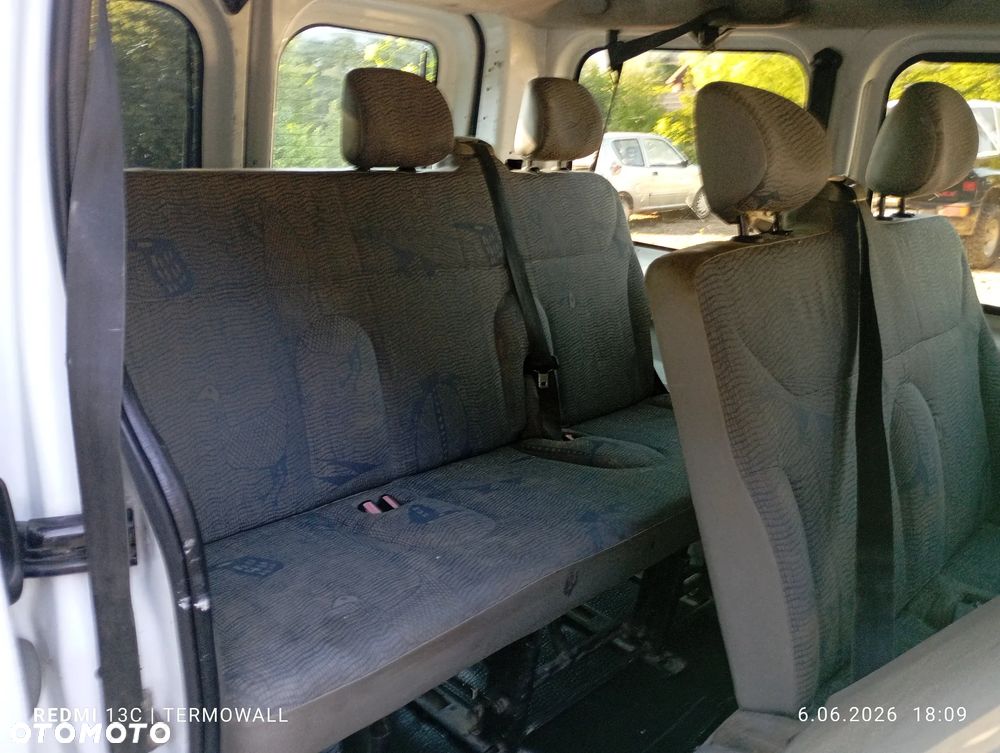 Renault Trafic Passenger - 11